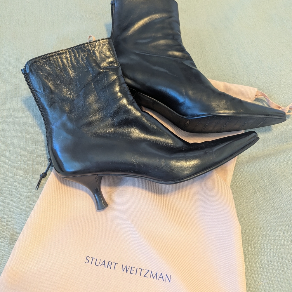 Stuart Weitzman ankle Kitten-heeled leather boots, size 6.5-7